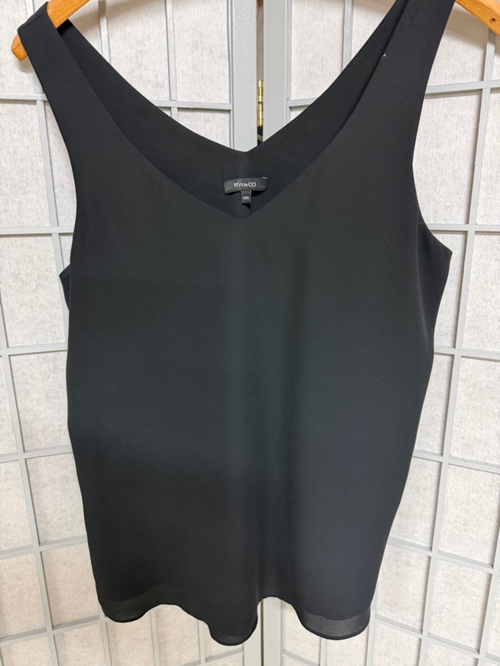 RW&CO. Black V-Neck Sleeveless Shell Top
